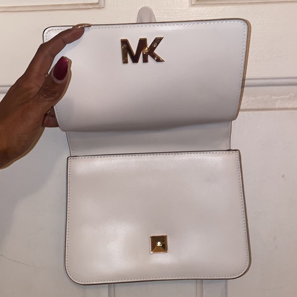 EUC Michael Kors Cream and Gold shoulder bag with Gold Rope Chain Handle. - Picture 5 of 10